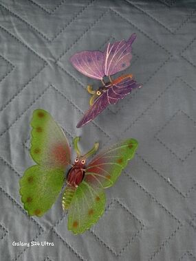 Decorative  Magnetic and Breakable Plastic Butterfly  Art Set - Green & Pink